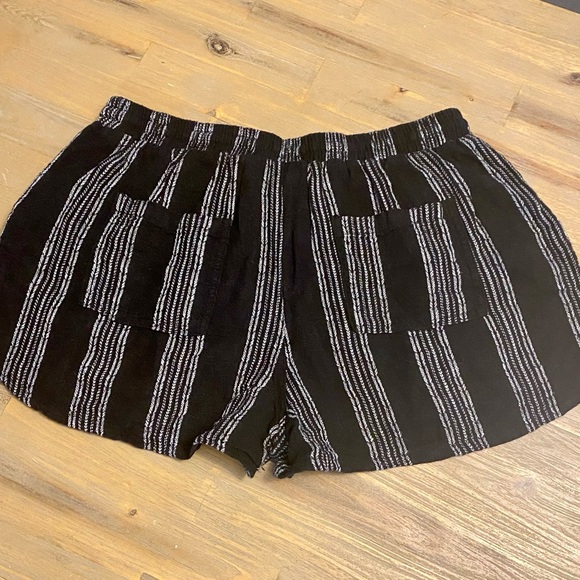 Universal Thread, Drawstring, Black & White shorts - Picture 6 of 9